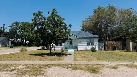 422 W C Ave, Lovington, NM 88260