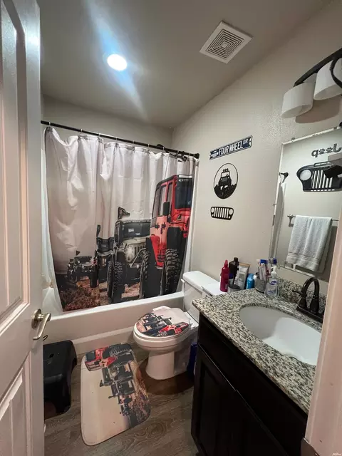Bath - 1711 Berkeley Ln, Eunice, NM 88231 photo 1 of 3