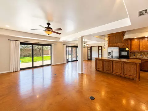 Living - 2005 Kearny Blvd, Clovis, NM 88101 photo 4 of 12