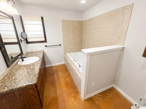 Bath - 2005 Kearny Blvd, Clovis, NM 88101 photo 1 of 6