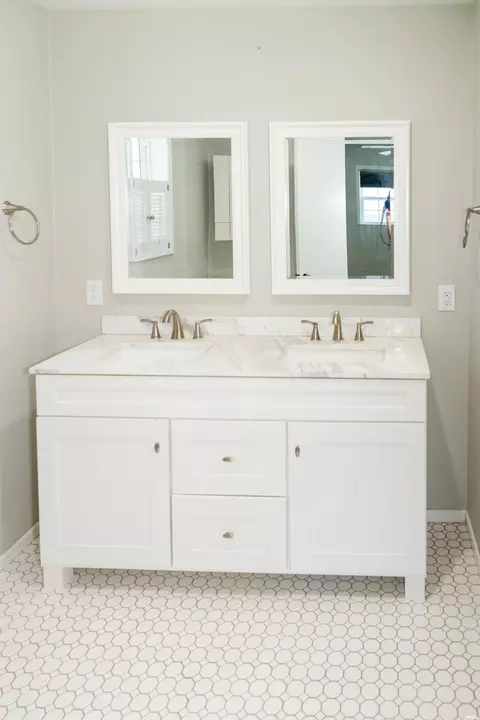 Bath - 1620 Claremont Ter, Clovis, NM 88101 photo 1 of 6