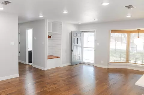 Living - 1620 Claremont Ter, Clovis, NM 88101 photo 1 of 11