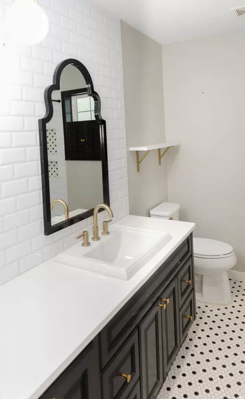 Bath - 1620 Claremont Ter, Clovis, NM 88101 photo 4 of 6