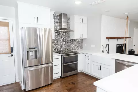 Kitchen - 1620 Claremont Ter, Clovis, NM 88101 photo 3 of 4