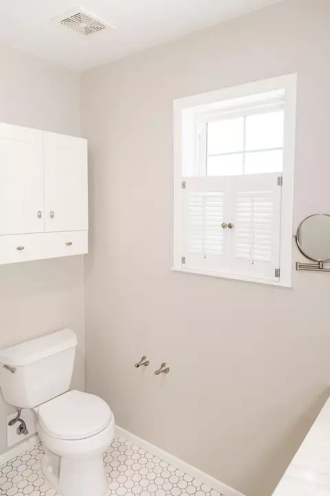 Bath - 1620 Claremont Ter, Clovis, NM 88101 photo 2 of 6