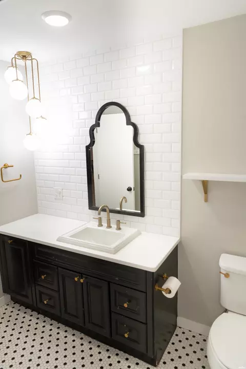 Bath - 1620 Claremont Ter, Clovis, NM 88101 photo 3 of 6