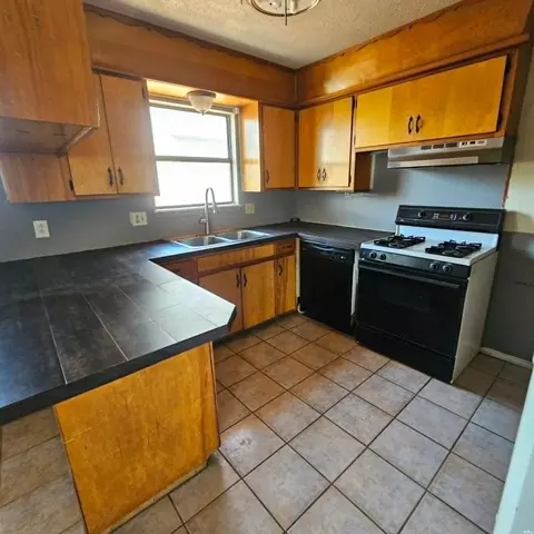 Kitchen - 3105 Mandell Cir, Clovis, NM 88101 photo 5 of 7