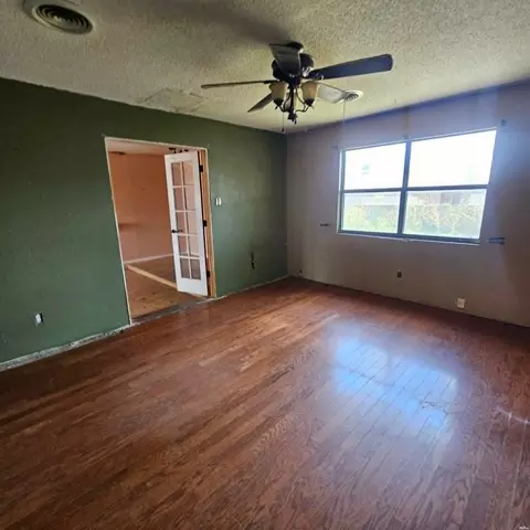 Living - 3105 Mandell Cir, Clovis, NM 88101 photo 6 of 9