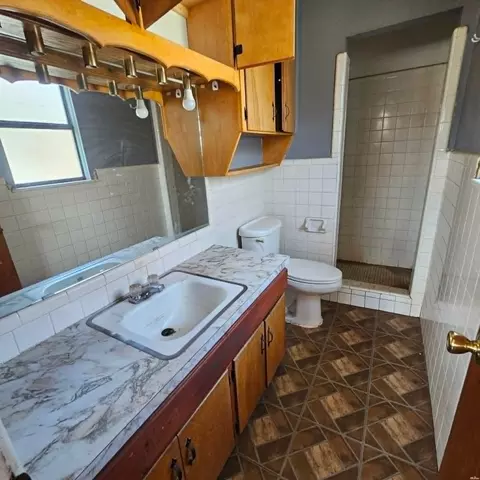 Bath - 3105 Mandell Cir, Clovis, NM 88101 photo 2 of 5