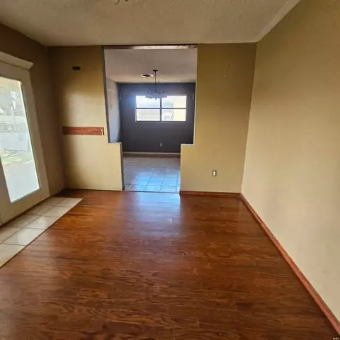 Living - 3105 Mandell Cir, Clovis, NM 88101 photo 7 of 9