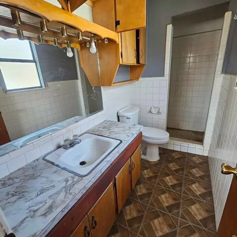 Bath - 3105 Mandell Cir, Clovis, NM 88101 photo 4 of 5