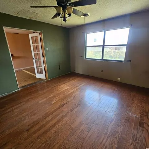 Living - 3105 Mandell Cir, Clovis, NM 88101 photo 3 of 9