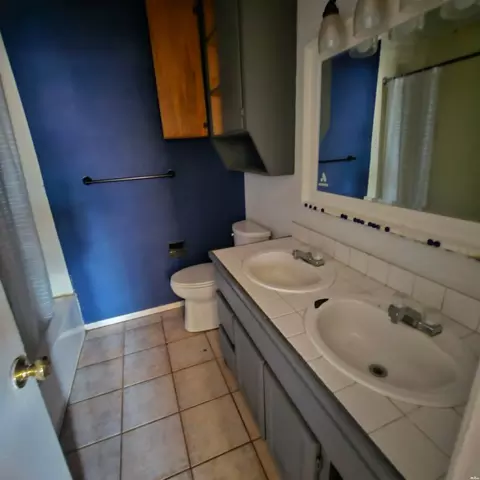 Bath - 3105 Mandell Cir, Clovis, NM 88101 photo 1 of 5