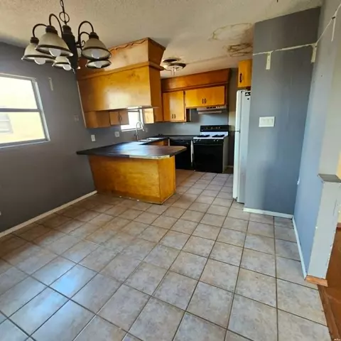 Kitchen - 3105 Mandell Cir, Clovis, NM 88101 photo 3 of 7