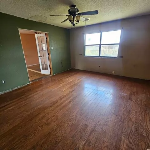 Living - 3105 Mandell Cir, Clovis, NM 88101 photo 9 of 9