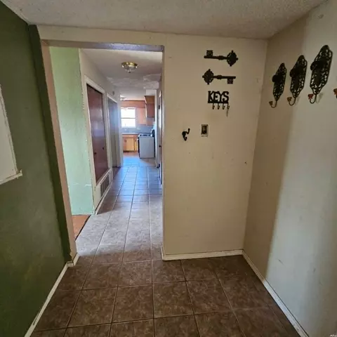 Entry Way - 3105 Mandell Cir, Clovis, NM 88101 photo 1 of 3