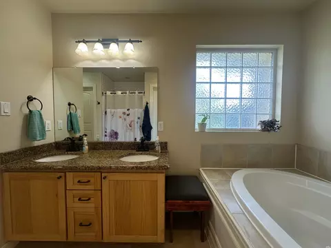 Bath - 4101 Mariah Dr, Clovis, NM 88101 photo 2 of 6