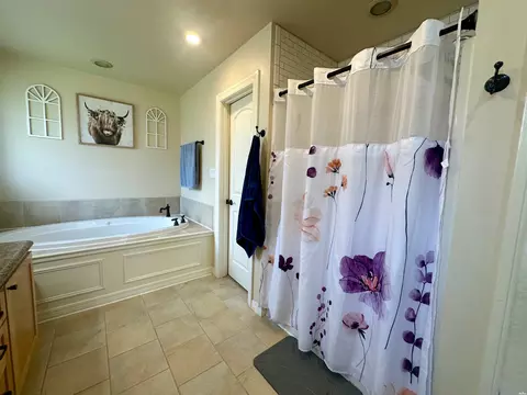 Bath - 4101 Mariah Dr, Clovis, NM 88101 photo 4 of 6