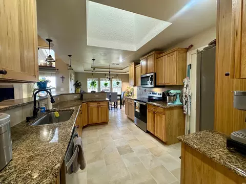 Kitchen - 4101 Mariah Dr, Clovis, NM 88101 photo 4 of 6