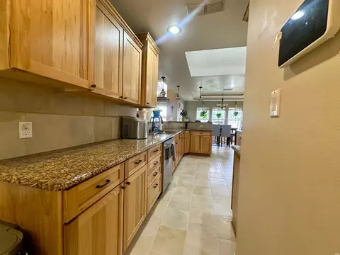 Kitchen - 4101 Mariah Dr, Clovis, NM 88101 photo 3 of 6