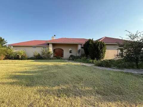 2027 W College Ln, Hobbs, NM 88242