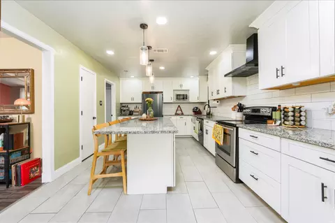Kitchen - 3804 Nancy Lopez Dr, Clovis, NM 88101 photo 4 of 4
