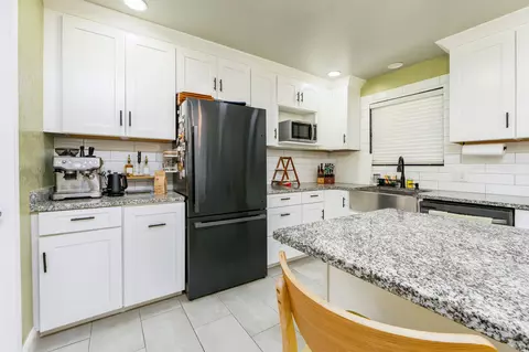 Kitchen - 3804 Nancy Lopez Dr, Clovis, NM 88101 photo 3 of 4