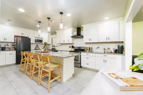 Kitchen - 3804 Nancy Lopez Dr, Clovis, NM 88101 photo 2 of 4