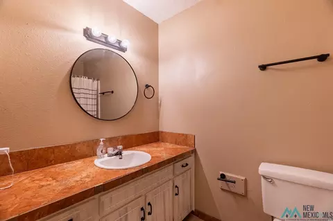 Bath - 1125 Parkland Dr, Clovis, NM 88101 photo 3 of 4