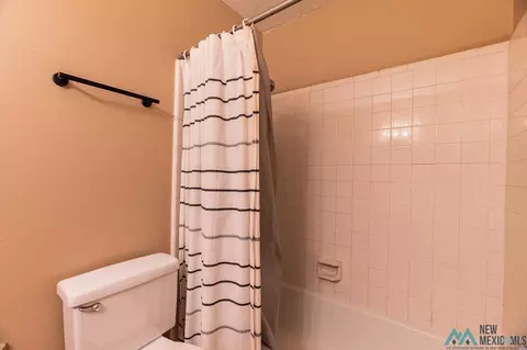 Bath - 1125 Parkland Dr, Clovis, NM 88101 photo 4 of 4