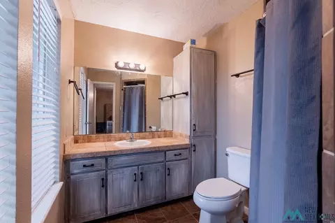 Bath - 1125 Parkland Dr, Clovis, NM 88101 photo 1 of 4
