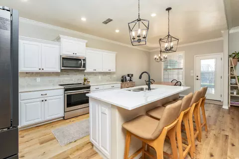 Kitchen - 2225 Amanda Ln, Clovis, NM 88101 photo 1 of 4