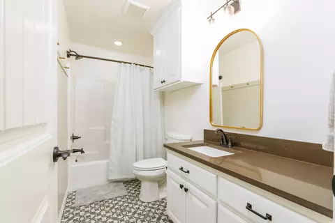 Bath - 2225 Amanda Ln, Clovis, NM 88101 photo 6 of 6