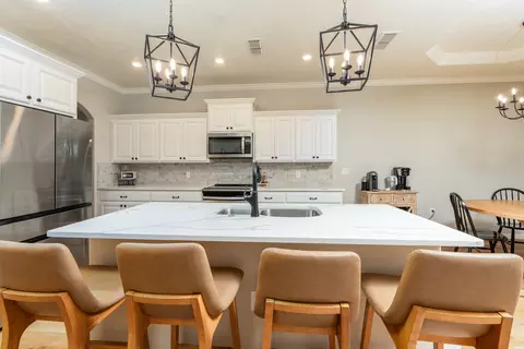Kitchen - 2225 Amanda Ln, Clovis, NM 88101 photo 2 of 4