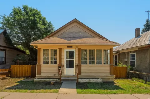 211 S 6th St, Raton, NM 87740