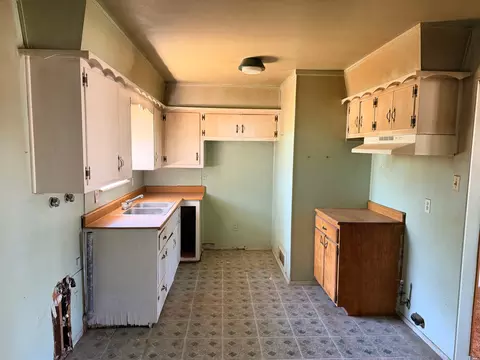 Kitchen - 1013 Cypress, Clovis, NM 88101 photo 1 of 5