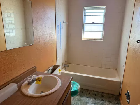 Bath - 1013 Cypress, Clovis, NM 88101 photo 1 of 1