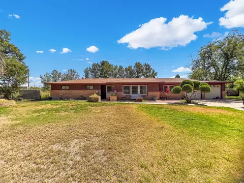 1016 N Country Club Cir, Carlsbad, NM 88220