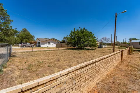 Exterior - 500 Dixie Dr, Clovis, NM 88101 photo 5 of 11