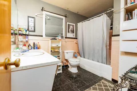 Bath - 500 Dixie Dr, Clovis, NM 88101 photo 1 of 2