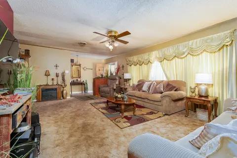 Living - 500 Dixie Dr, Clovis, NM 88101 photo 3 of 4