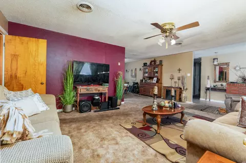 Living - 500 Dixie Dr, Clovis, NM 88101 photo 4 of 4