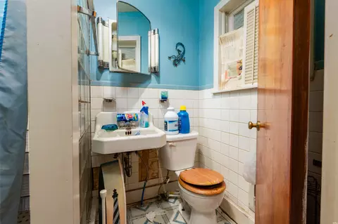 Bath - 500 Dixie Dr, Clovis, NM 88101 photo 2 of 2