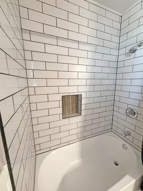 Bath - 24 Rope Rd, Clovis, NM 88101 photo 5 of 6