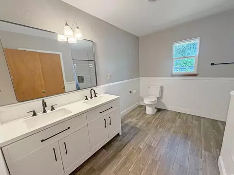 Bath - 24 Rope Rd, Clovis, NM 88101 photo 4 of 6