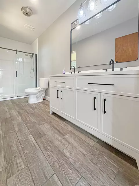 Bath - 24 Rope Rd, Clovis, NM 88101 photo 2 of 6