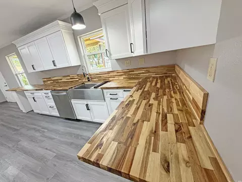 Kitchen - 24 Rope Rd, Clovis, NM 88101 photo 5 of 6