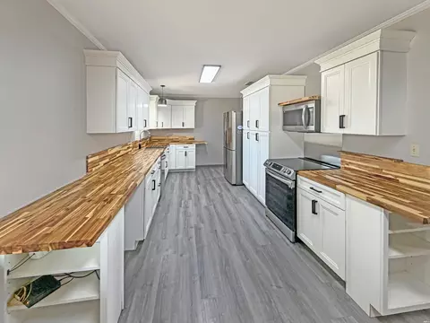 Kitchen - 24 Rope Rd, Clovis, NM 88101 photo 2 of 6