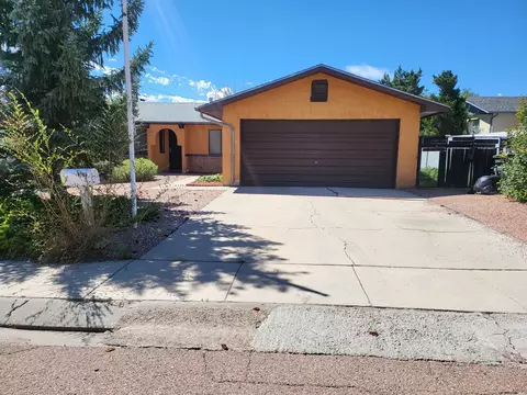 1905 Mountain View Dr, Gallup, NM 87301