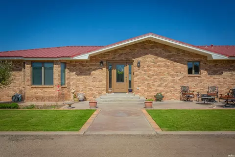 2012 S Haldeman Rd, Artesia, NM 88210